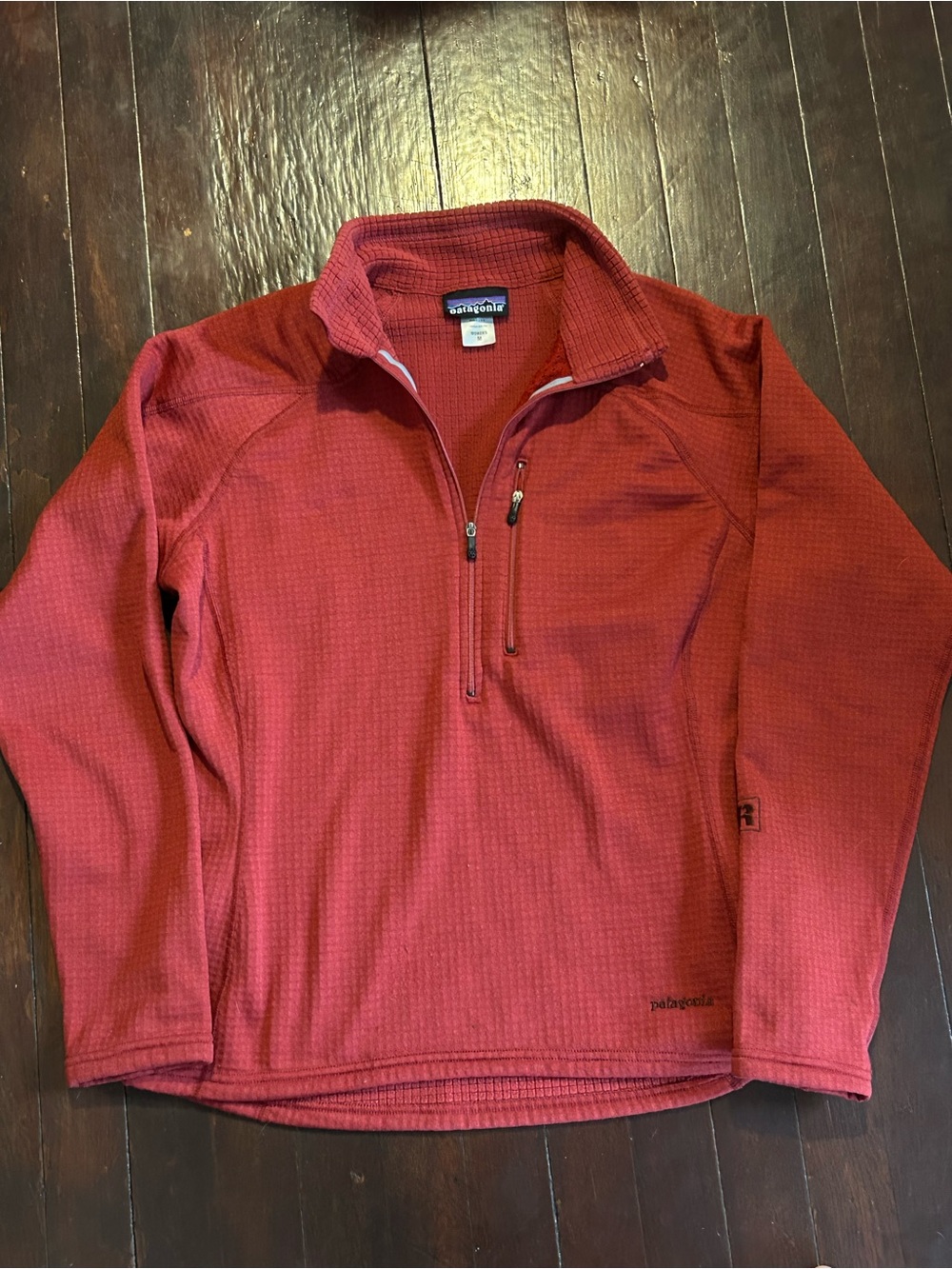 Patagonia Women’s Red Solid Collared 1/4 Zip Long Sleeve Pullover. Sz M
